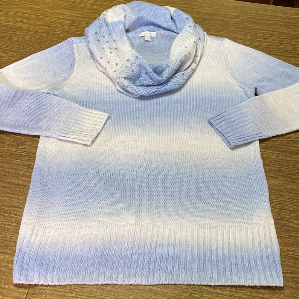 New York & Company Blue and White Cowl Neck Knit Size L Sweater